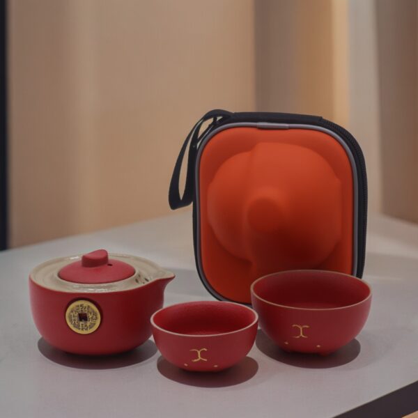 Set de Tetera Gato del Dinero – Dos Tazas y Estuche – Rojo Coral